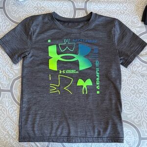 📞 Under Armour Kids Charcoal and Neon Green Tee 📞